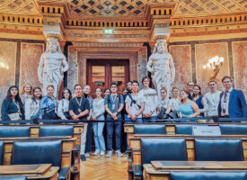 JUS | Bachelorstudierende im Rahmen der Lehrveranstaltung „Grundlagen des Verfassungsrechts“ auf Exkursion im österreichischen Parlament
