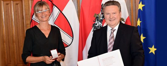 SFU MED | Manuela Födinger, Erfinderin des „Corona-Gurgeltest“ wird von Bürgermeister Michael Ludwig geehrt